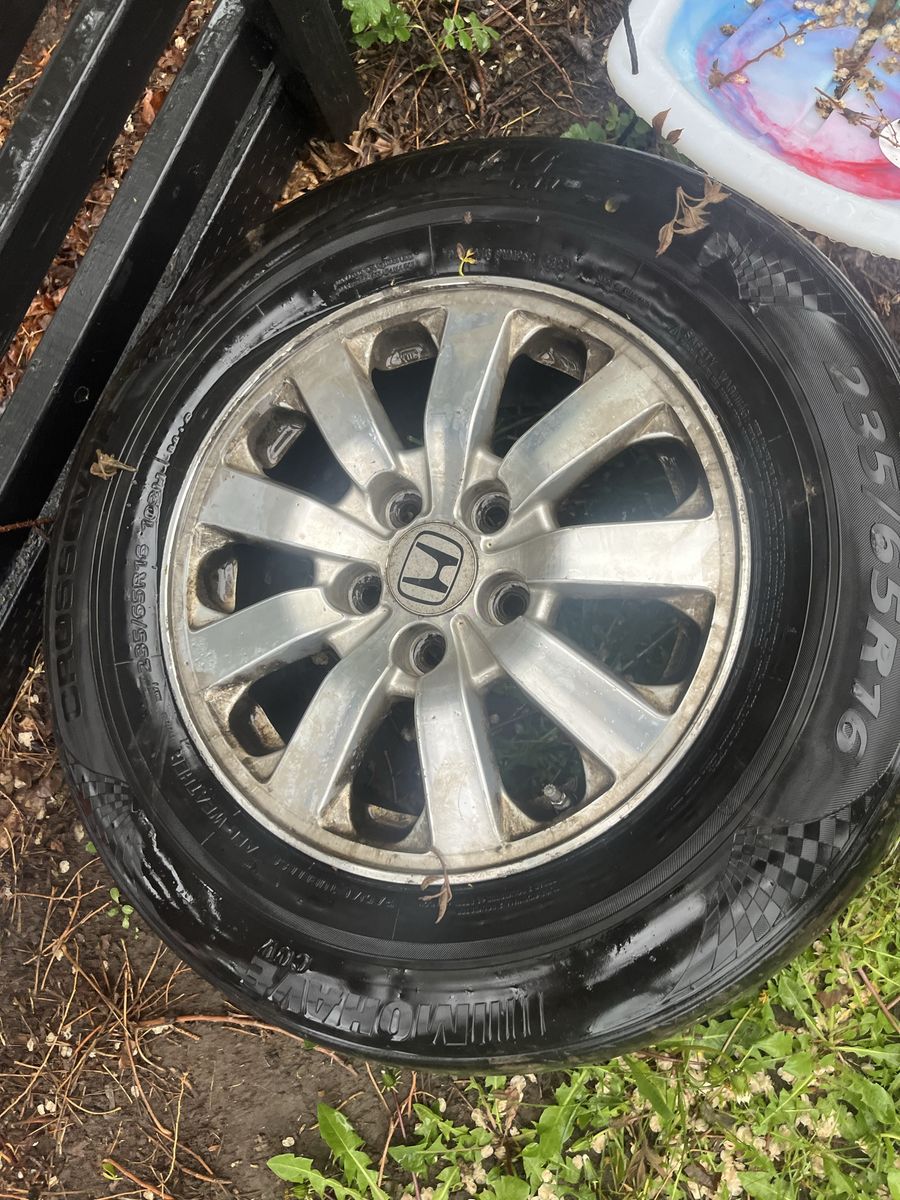 2006 Honda odyssey Oem 16 rim wheel tire 5x120