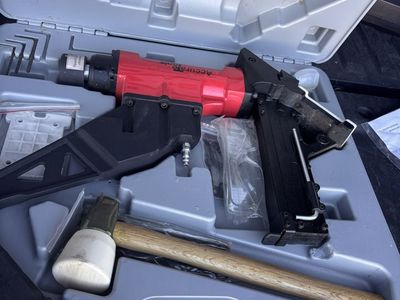 Accurate Tools Hydraulic Floor Stapler Kit with Hard Case & Accessories - Brand New
