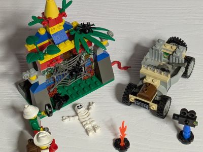 LEGO Adventurers 5936: Spider's Secret