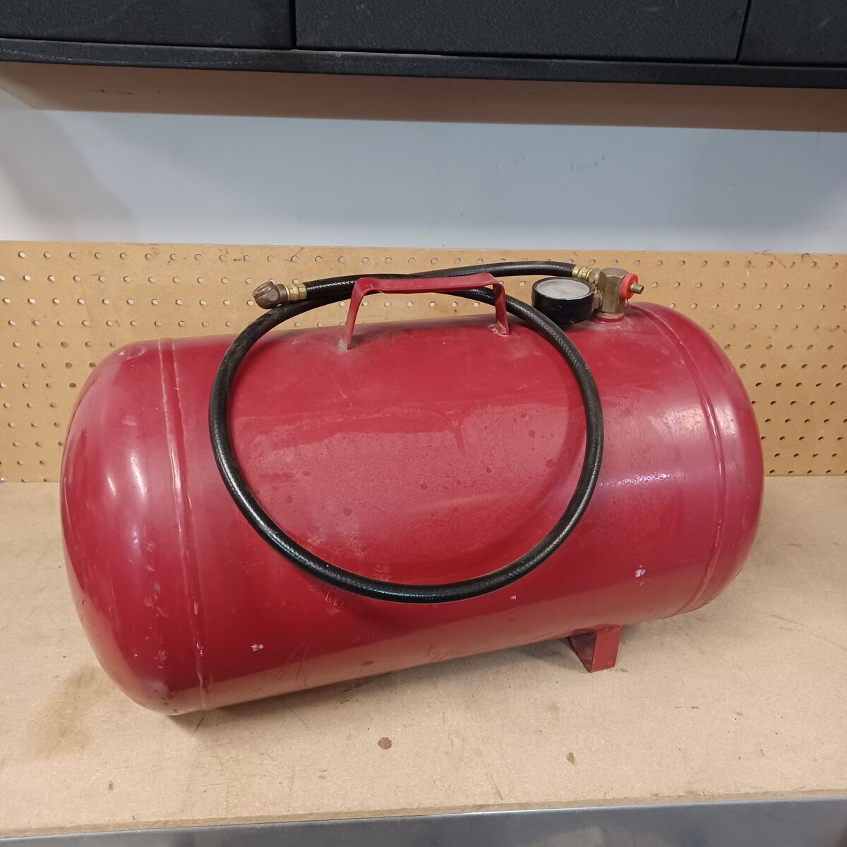 Portable air tank