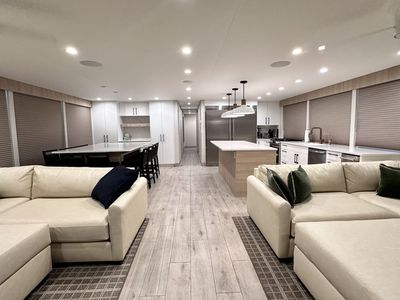 Gorgeous 2025 Adonia Houseboat Artemis Antelope Point Marina July 26-Aug 1 Share 9 w/ offseason week available Sept 6-12, 2026