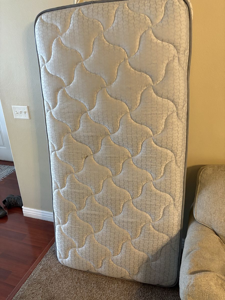 Twin Size Mattress - Quilted Top, Standard Firmness