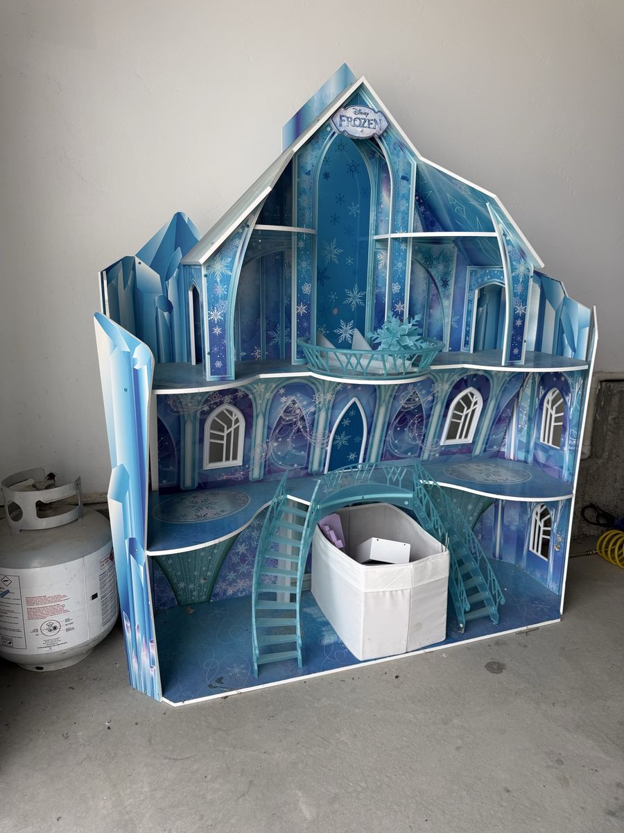 Barbie House - Frozen