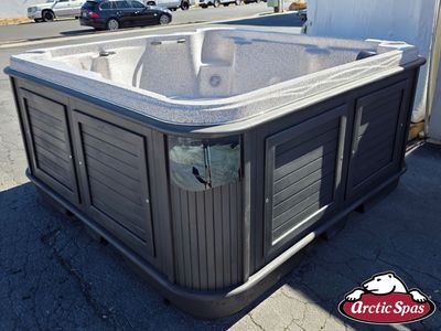 Arctic Spa Yukon 7' x 7' Refurbished