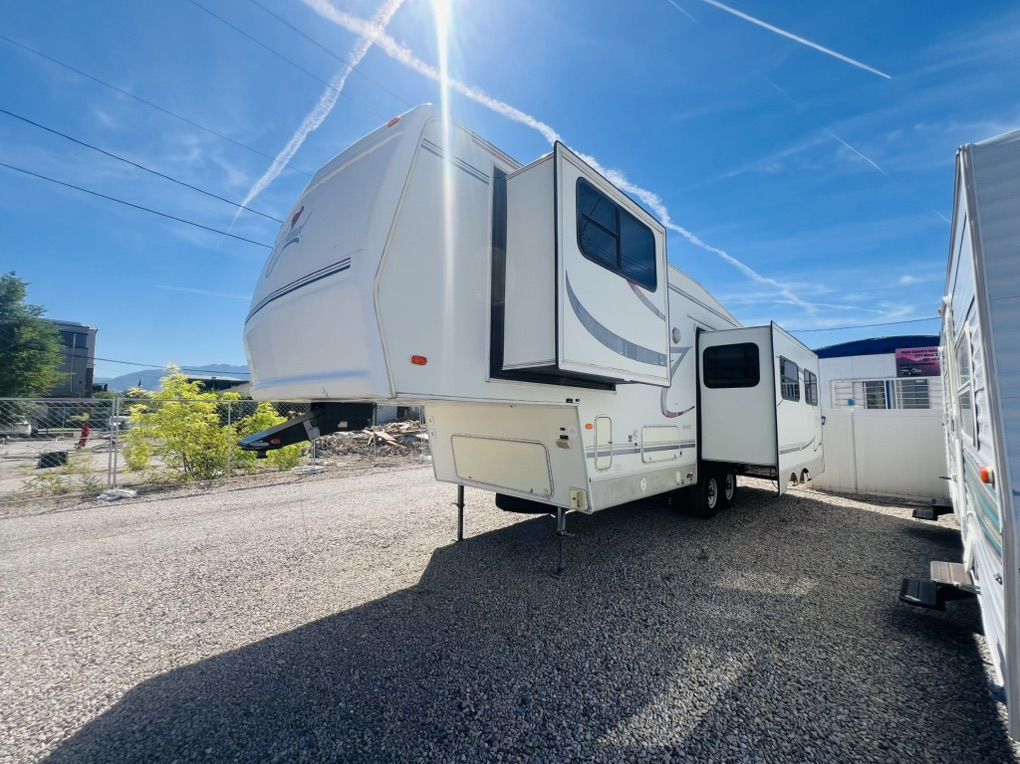2000 Cardinal 28' Fifth Wheel