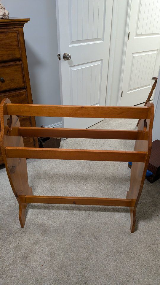 Quilt rack made of solid pine
