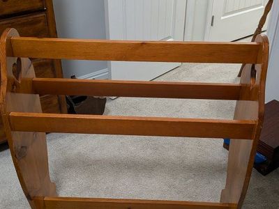 Quilt rack made of solid pine