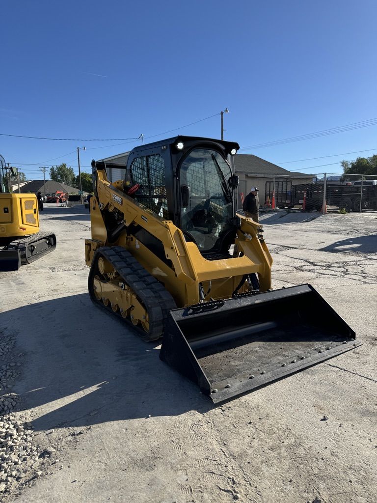 CAT 259 Track Skid Steer Rental – Large Dirt Work Machine