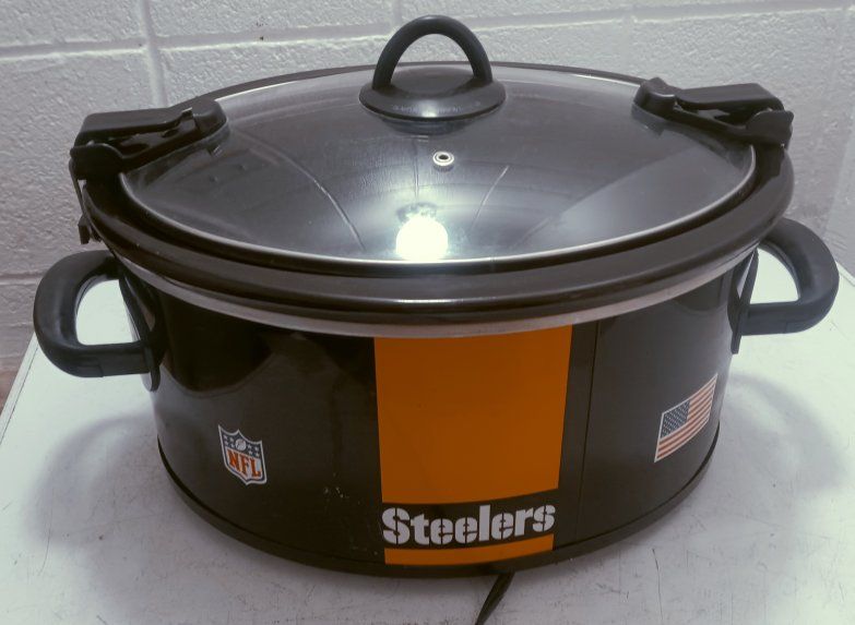 Crock-Pot Pittsburgh Steelers NFL Slow Cooker with Locking Lid
