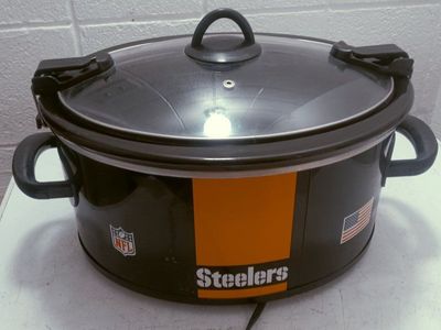Crock-Pot Pittsburgh Steelers NFL Slow Cooker with Locking Lid