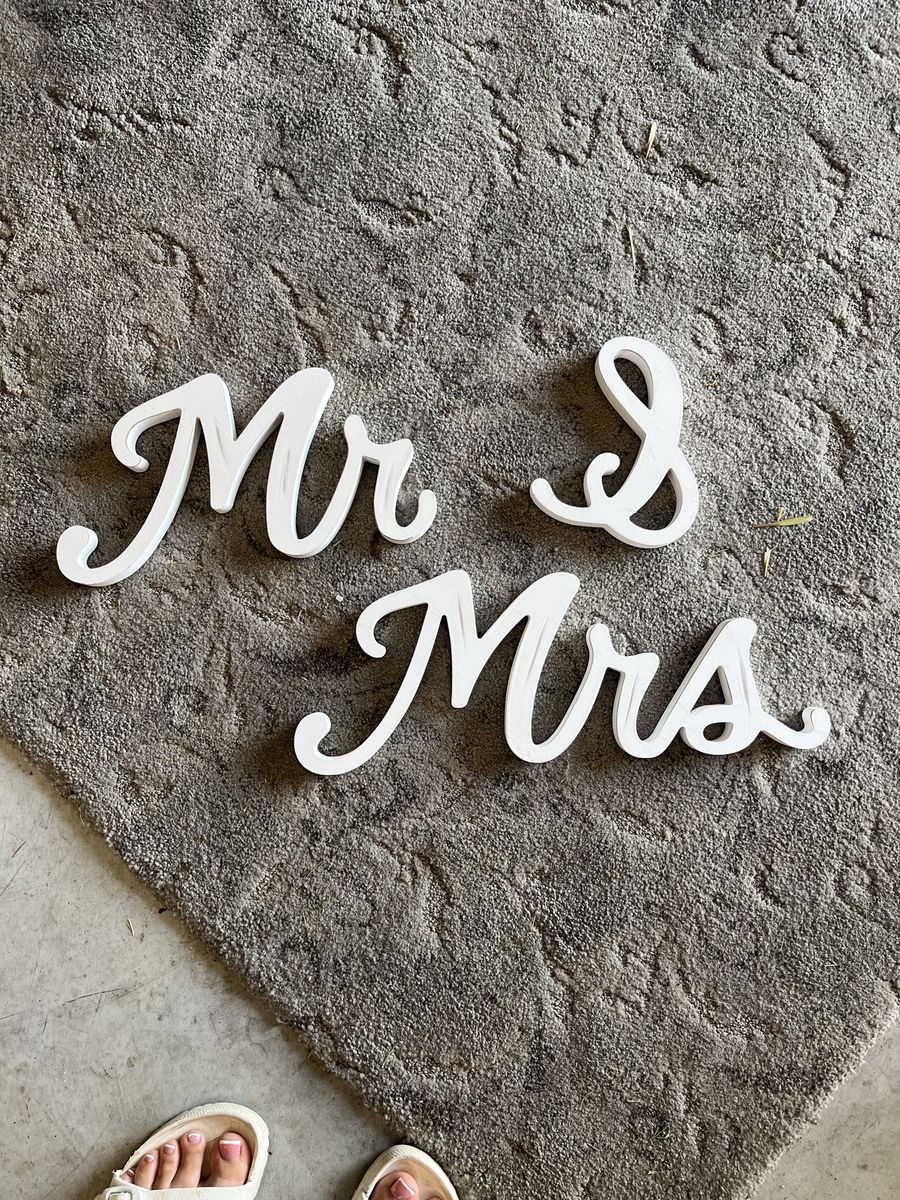 Mr. & Mrs. White wooden sign