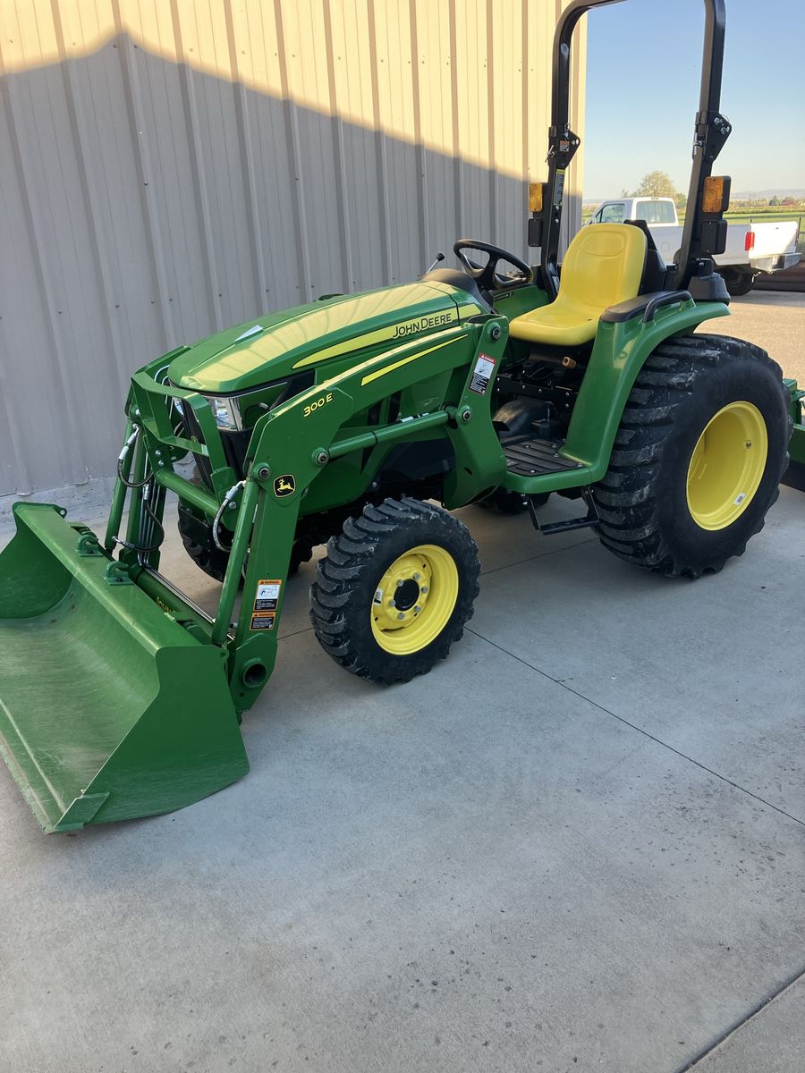 John Deere 3032e Tractor with Front Loader - Excellent Condition, Ready for Work