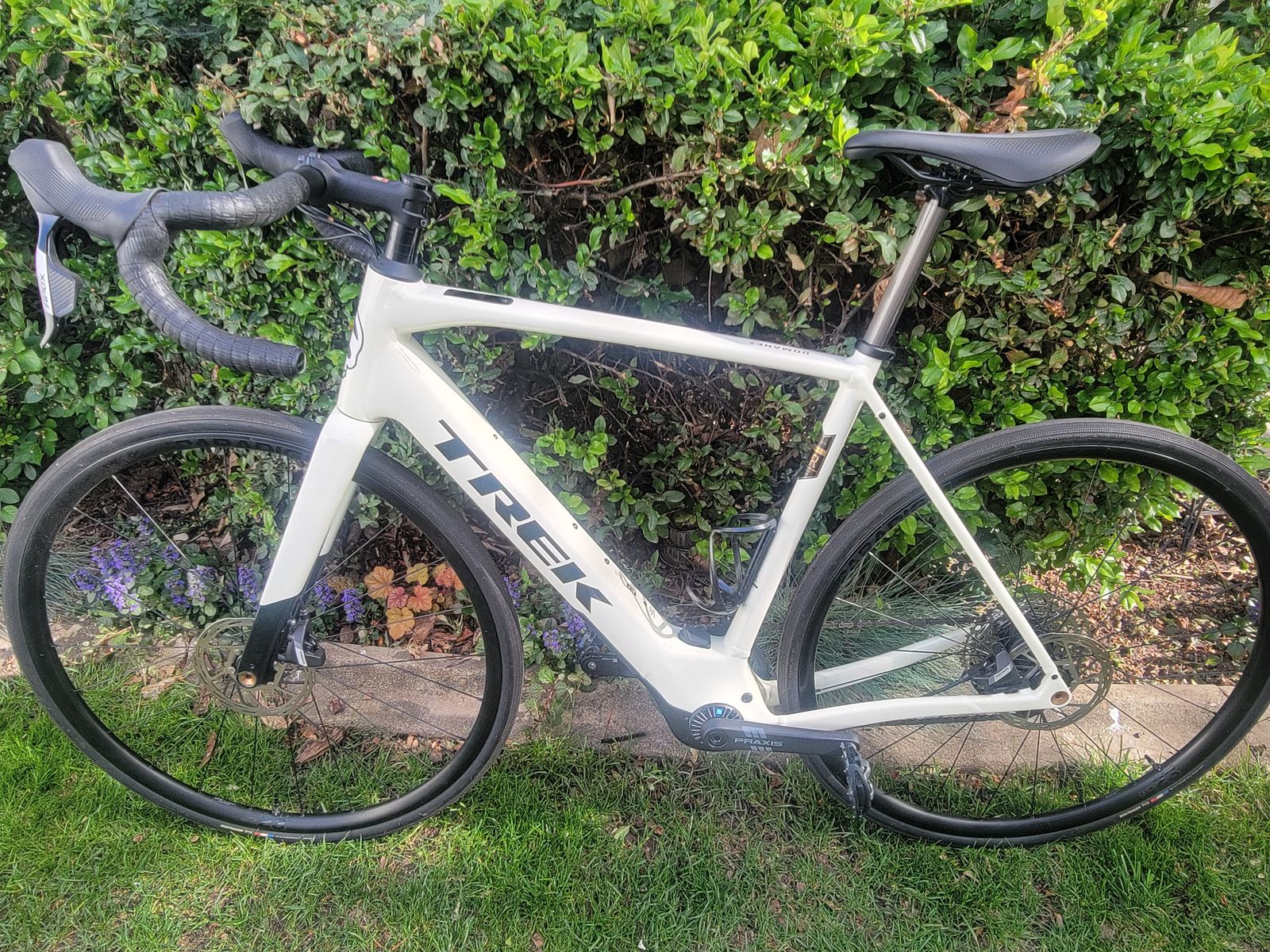 Trek Domane+ ALR 6 AXS    E-Bike Electric Road Bike