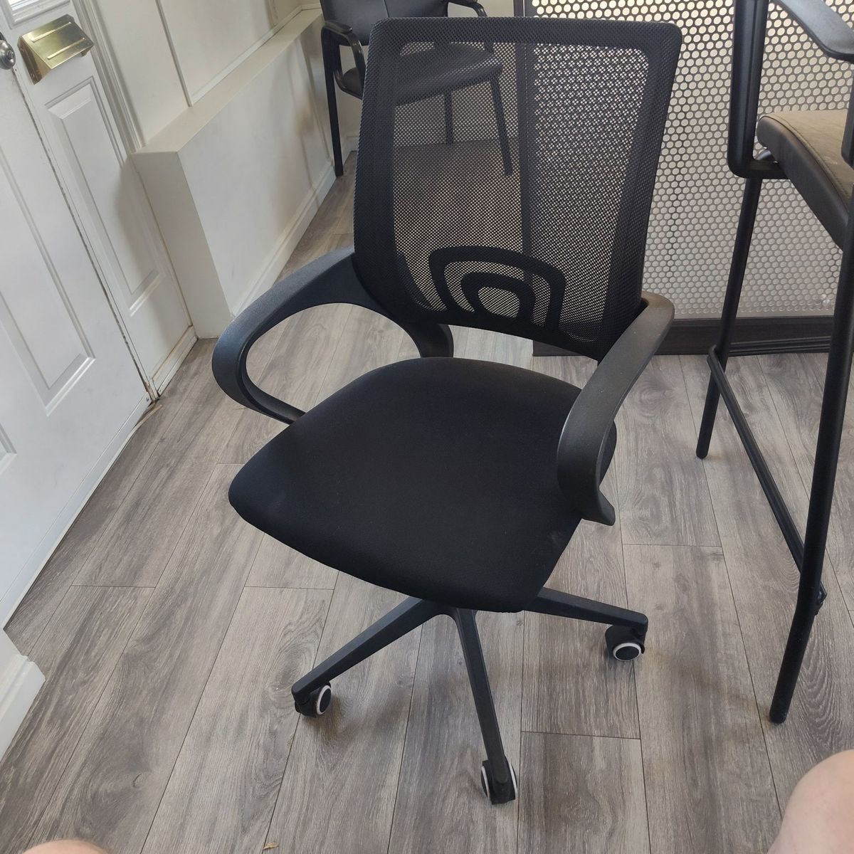 Black Mesh Ergonomic Office Chair with Swivel Casters and Adjustable Height