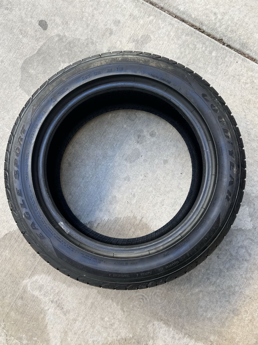 Goodyear Eagle Sport All-Season Tire 215/55R17 94V Used Good