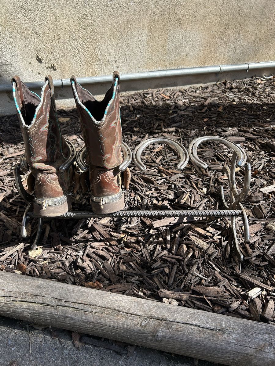 Horseshoe boot rack