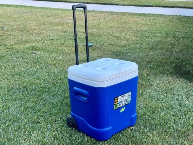 Igloo Ice Cube 60-Quart Rolling Cooler