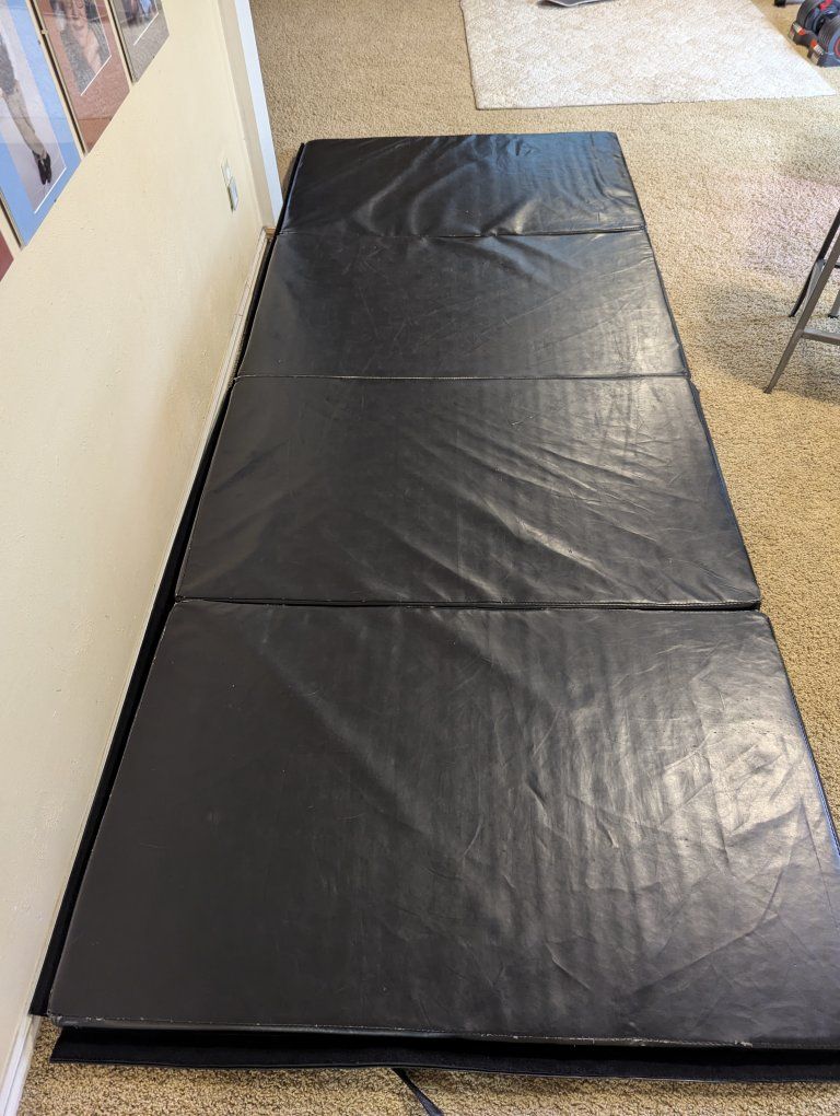 10x4 ft. Black folding tumbling mat