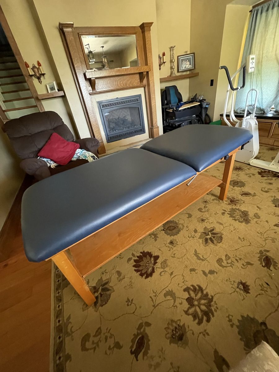 Physical therapy table