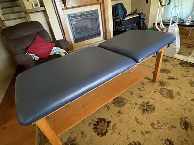 Physical therapy table