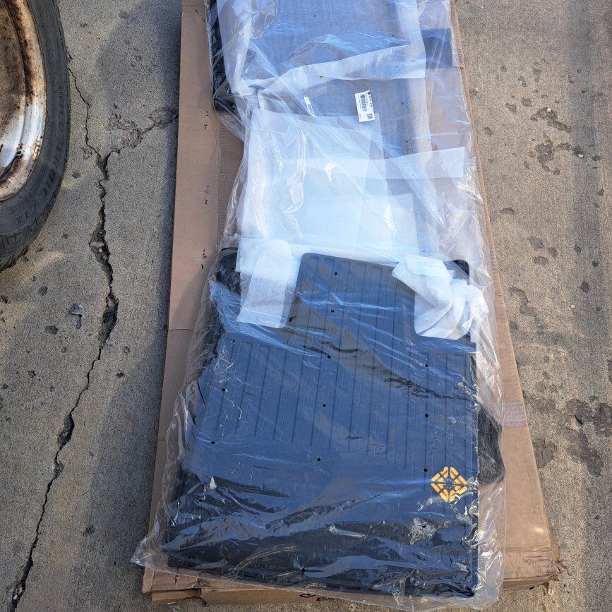 RIVIAN R1T 2025+ & R1S 22-24 all weather floor mat