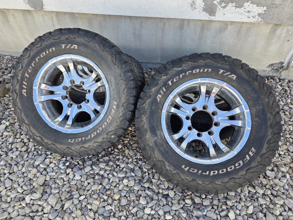17 x 8 8 lug 8x6.5 wheels with tires