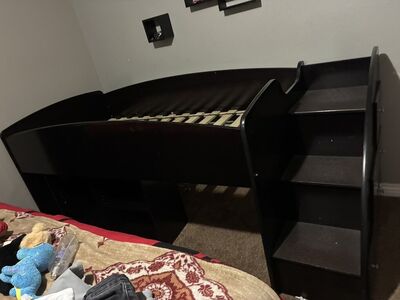 Twin dreeser And Shalve