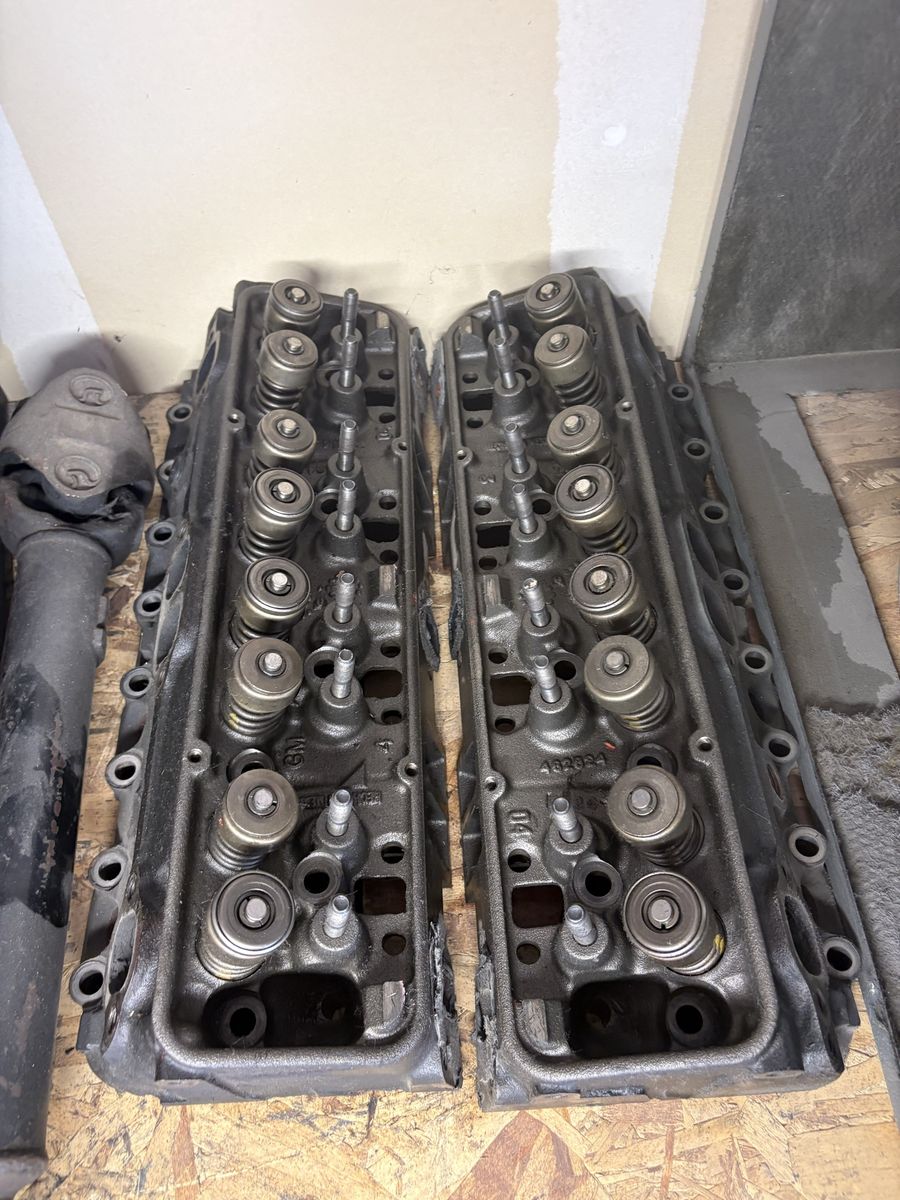 GM SB 350 Cylinder Heads & Stock Camshaft