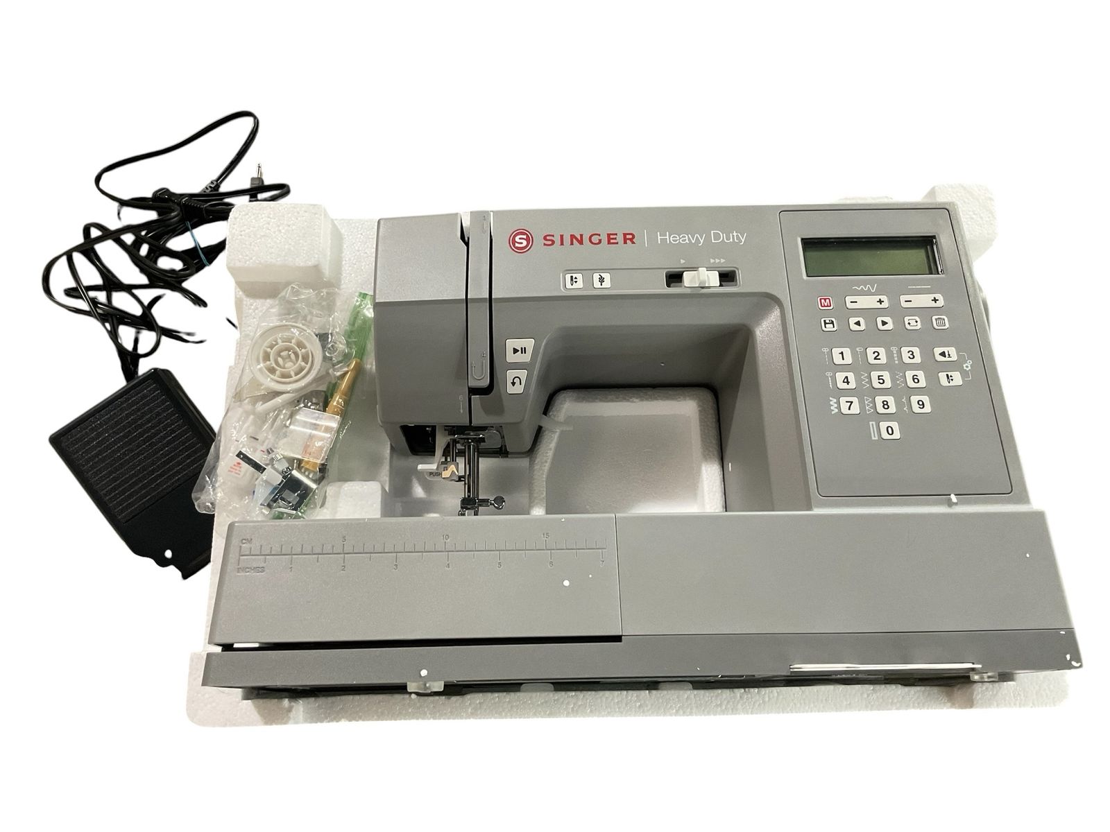 SINGER SEWING MACHINE 6700C HEAV E75012406