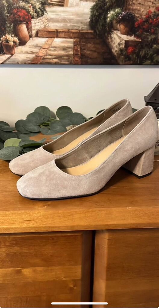 Beige Suede Heels Size 11