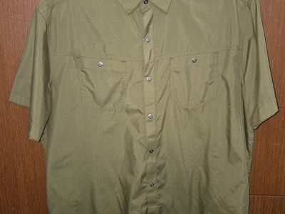 KUHL men's Stealth UPF short sleeve snap button top size large