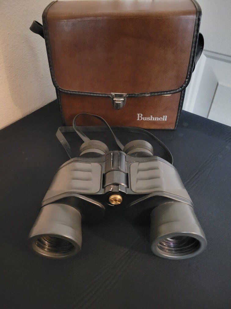 brookstone 8x40 wide angle binoculars 446 ft / 100
