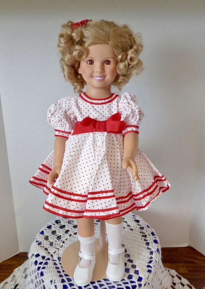 Danbury Mint Beautiful Vinyl 16 Inches Shirley Temple Doll With 17 Outfits In Like New Condition- Very Collectible