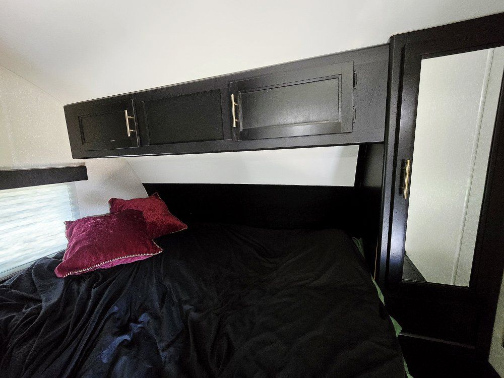 Main image 8