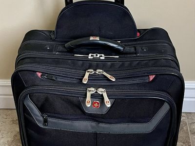 SwissGear Black Rolling Laptop Briefcase Overnight Travel Bag