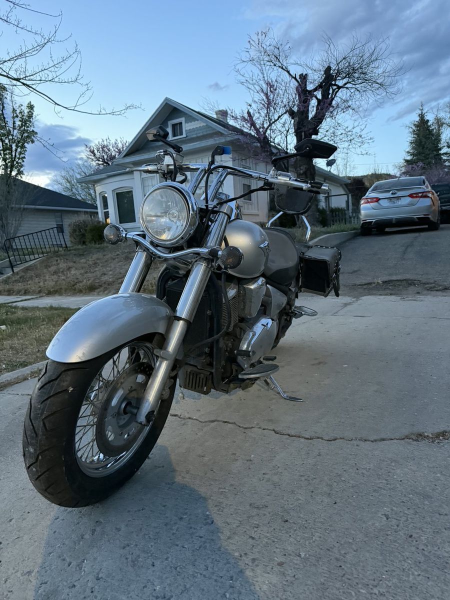 Kawasaki Vulcan Cruiser Motorcycle - Silver - 28,825 Miles