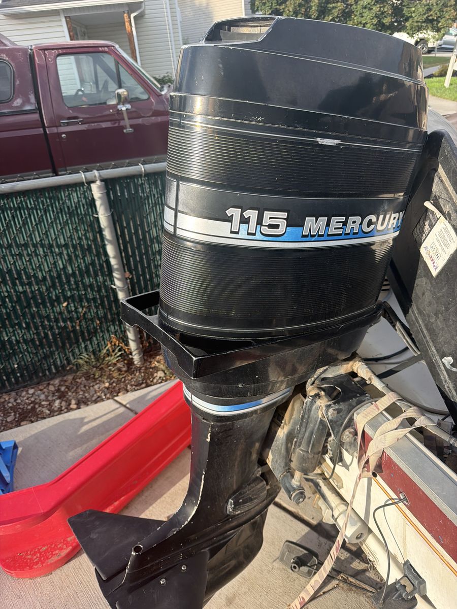 115 Mercury boat motor 