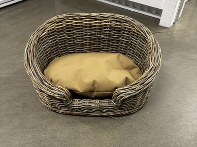 NEW Curvy Rattan Pet Bed with Machine-Washable Cushion