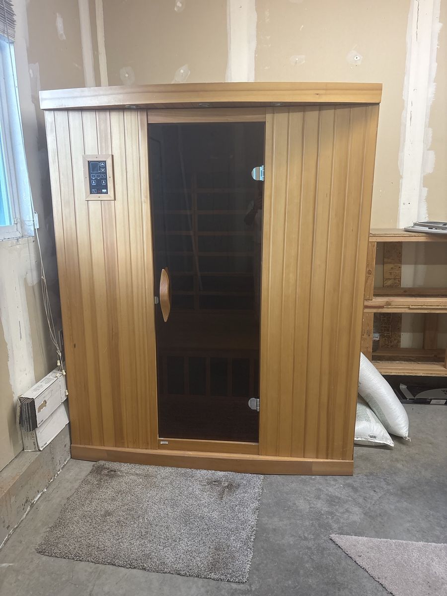 Dynamic 3 person infrared sauna