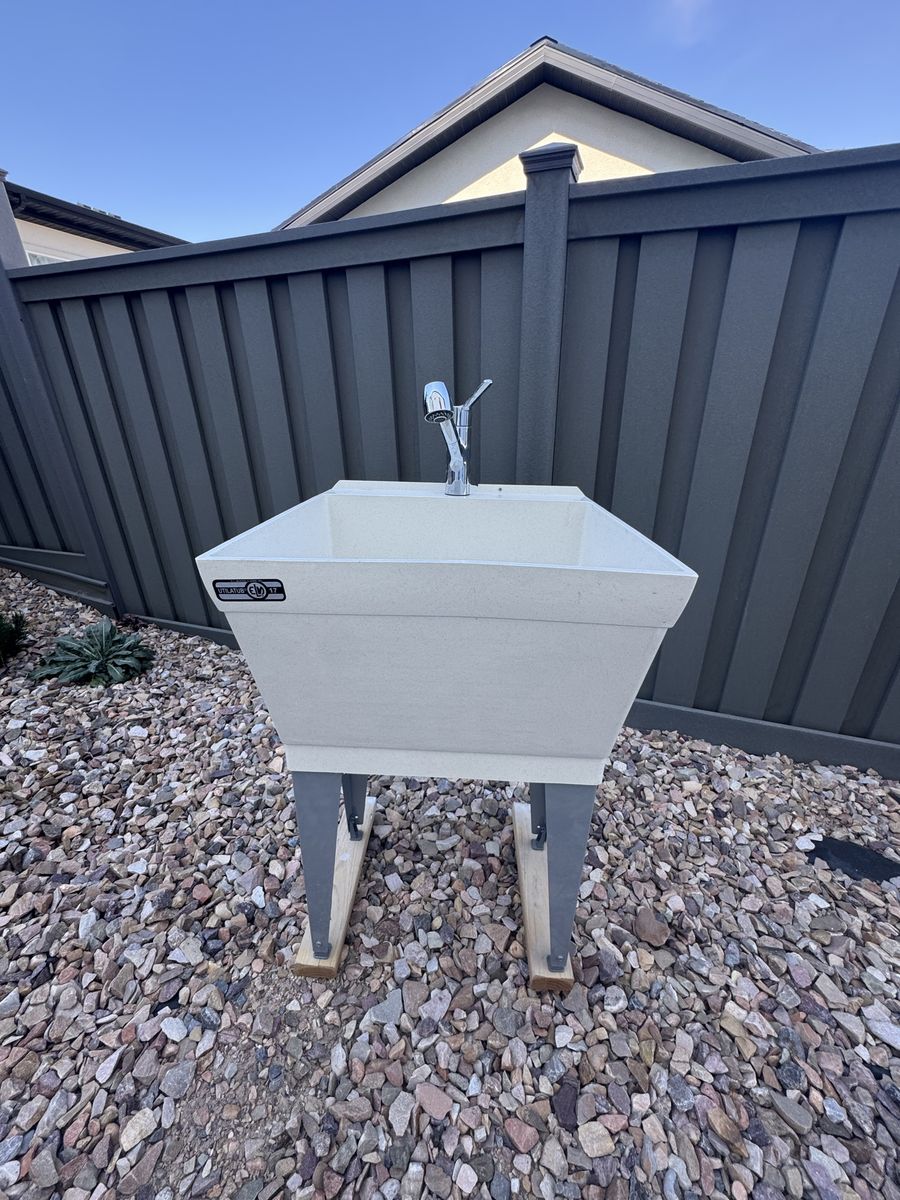 Utilatub 17 Heavy Duty Garage/Laundry Utility Tub Sink with Moen Chrome Faucet, in good condition.
