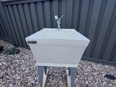 Utilatub 17 Heavy Duty Garage/Laundry Utility Tub Sink with Moen Chrome Faucet, in good condition.