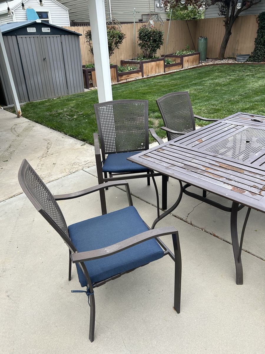 Outdoor table and chairs