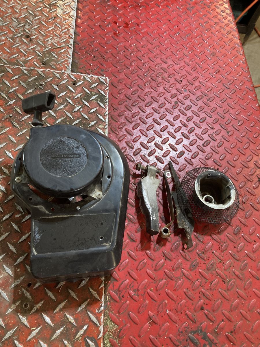 Briggs and Stratton pull start / tins