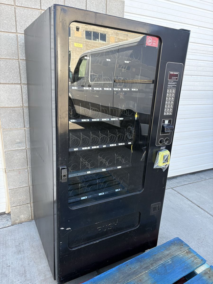 USI Snack Machine. 4 wide