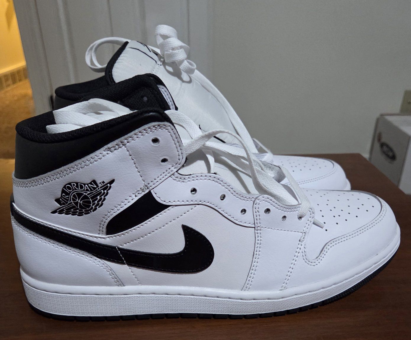 Nike Air Jordan 1 Mid White/Black DQ8426-132 Men's US 11.5 Sneakers New