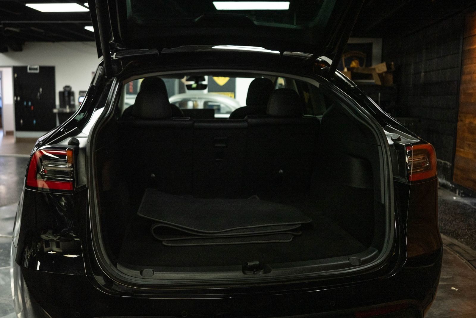 Main image 7