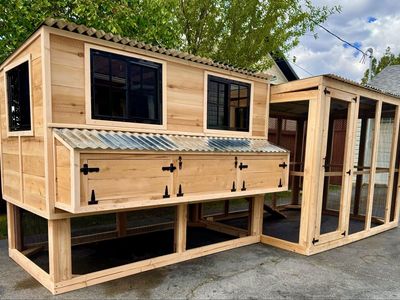 New Large Solid Wood Chicken Coop With Run & Storage