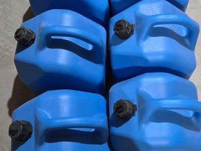 7x 5gal kerosene in new containers