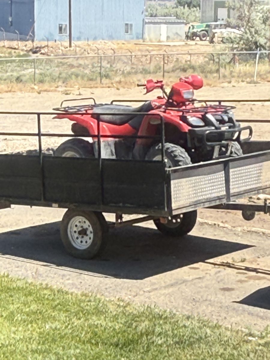 2004 Suzuki Vinson 500 4x4 Quad ATV & Tilt Deck Trailer - Red, Runs Strong