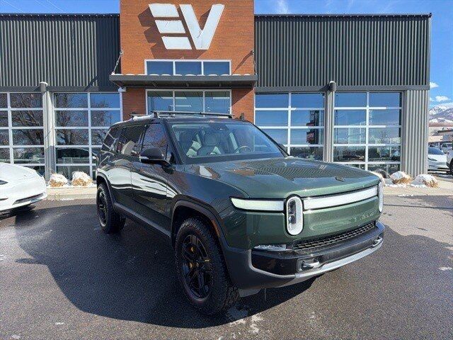 2023 Rivian R1S Adventure
